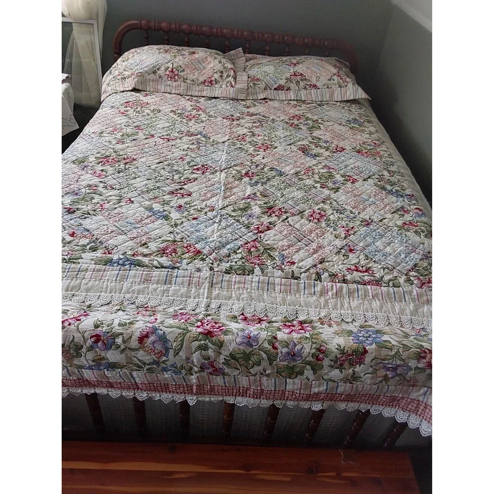 Vintage Quilt with Shams Arch Co. Elmsford, New York